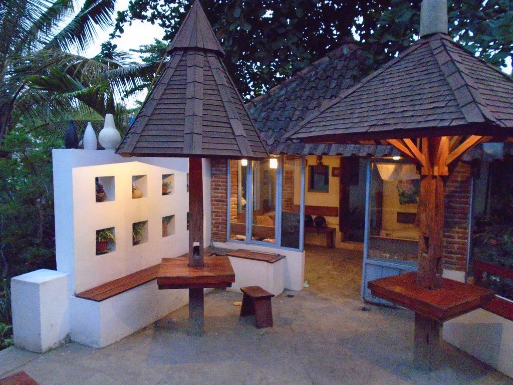 La Casa Homestay Senggigi Eksteriør billede