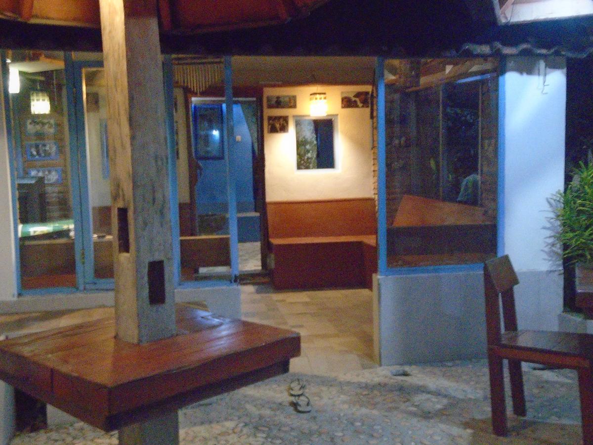 La Casa Homestay Senggigi Eksteriør billede
